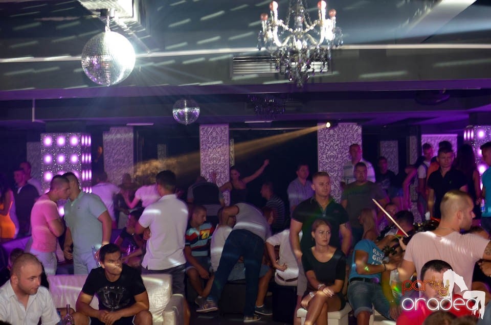 Chef şi veselie în Club Life, 