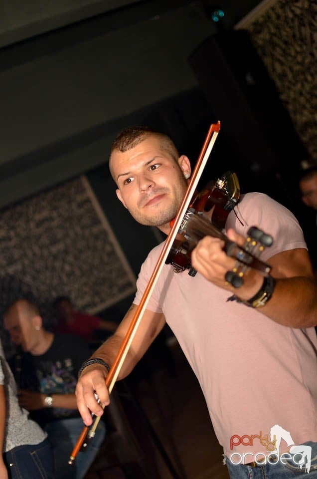 Chef şi veselie în Club Life, 