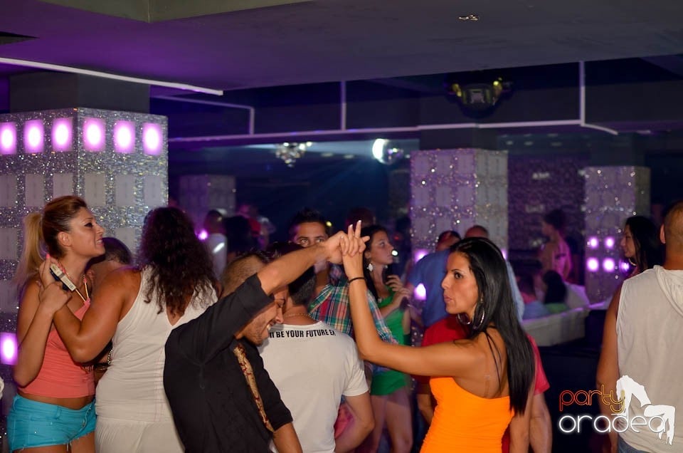 Chef şi veselie în Club Life, 