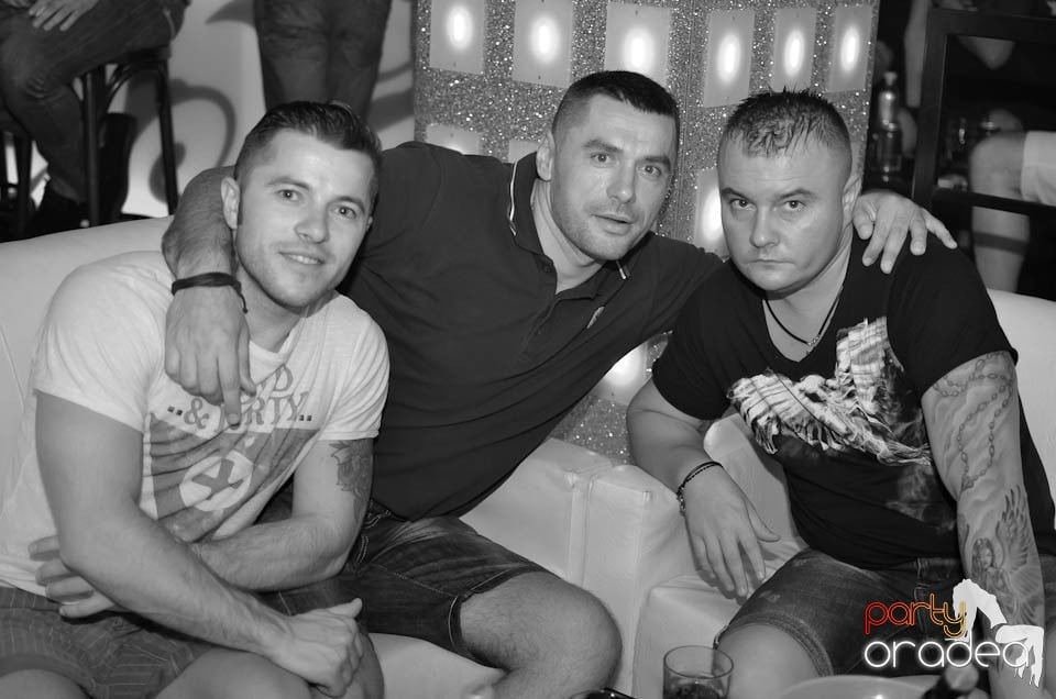 Chef şi veselie în Club Life, 