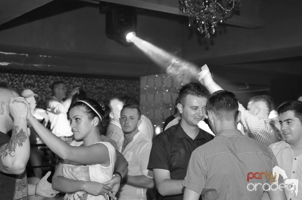 Chef şi veselie în Club Life, 