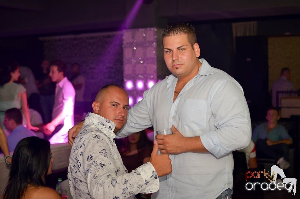 Chef şi veselie în Club Life, 