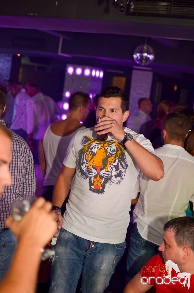 Chef şi veselie în Club Life, 