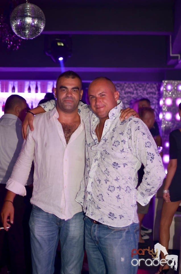 Chef şi veselie în Club Life, 