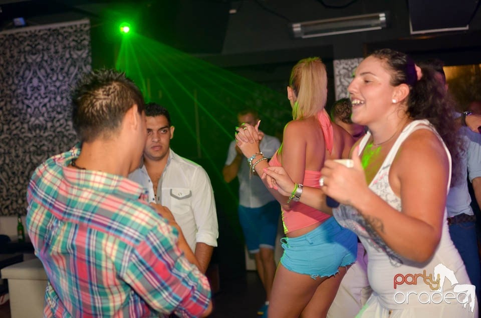 Chef şi veselie în Club Life, 