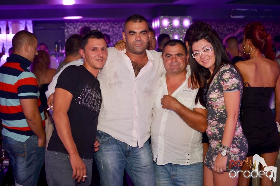 Chef şi veselie în Club Life, 