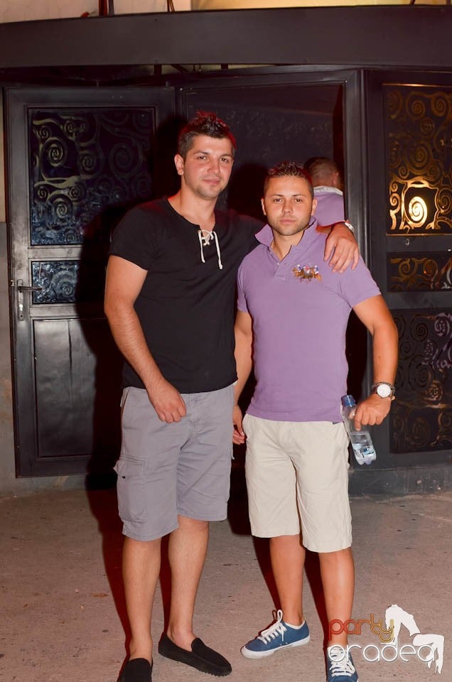 Chef şi veselie în Club Life, 