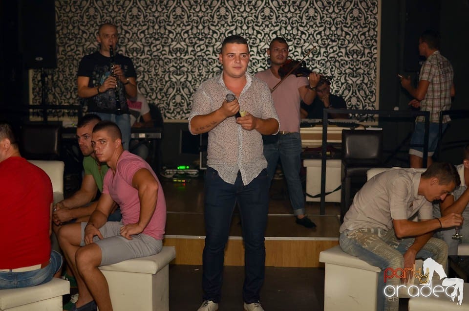 Chef şi veselie în Club Life, 