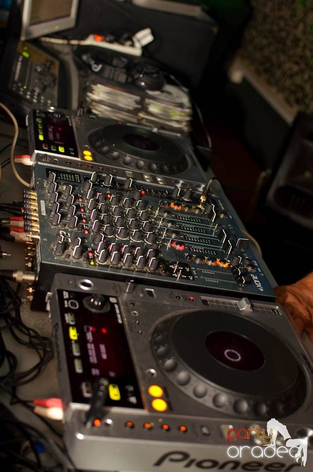 Chef şi veselie în Club Life, 