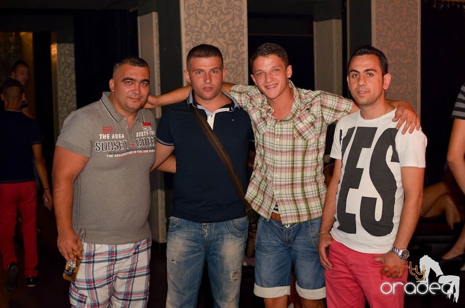 Chef şi veselie în Club Life, 