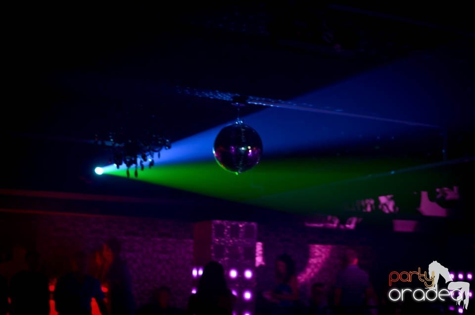 Chef şi veselie în Club Life, 