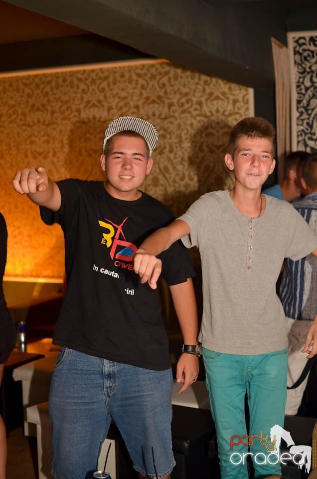 Chef şi veselie în Club Life, 