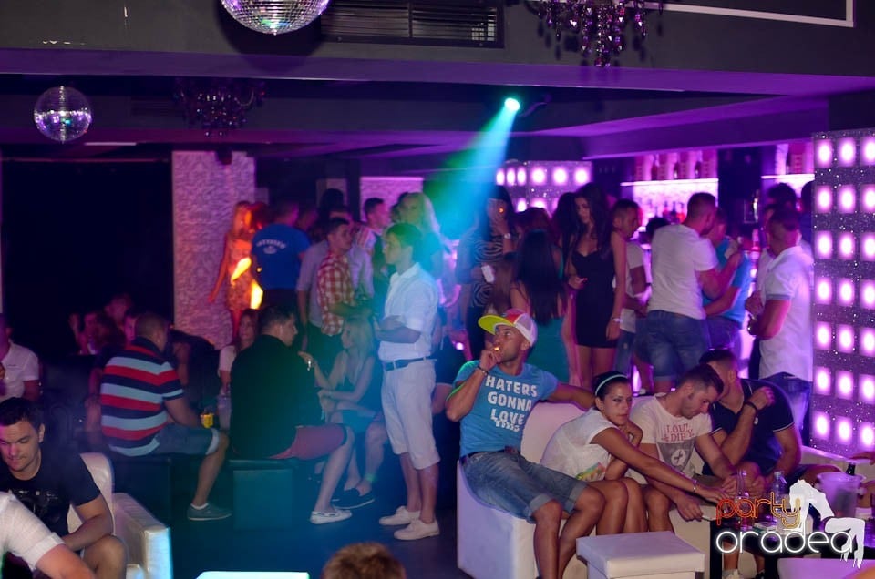 Chef şi veselie în Club Life, 