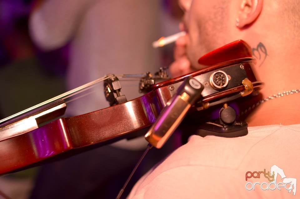 Chef şi veselie în Club Life, 