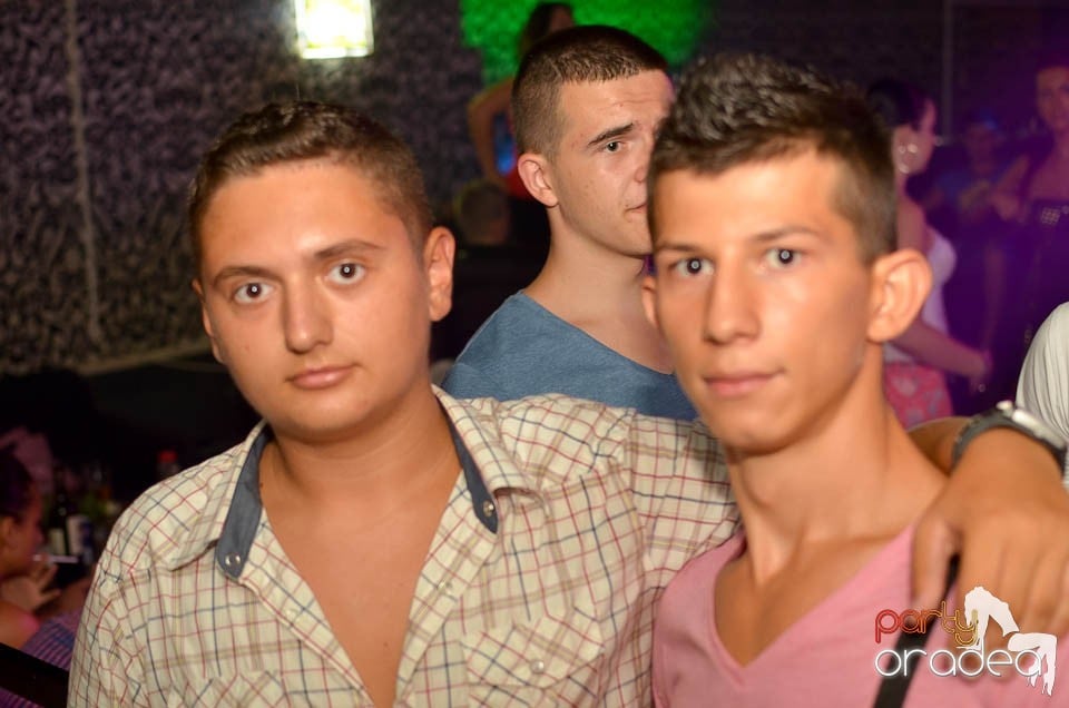 Chef şi veselie în Club Life, 