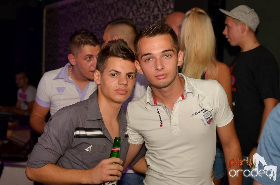 Chef şi veselie în Club Life, 