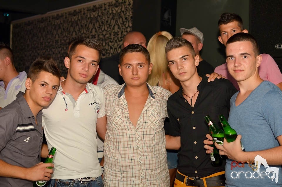 Chef şi veselie în Club Life, 