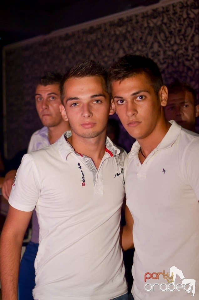 Chef şi veselie în Club Life, 