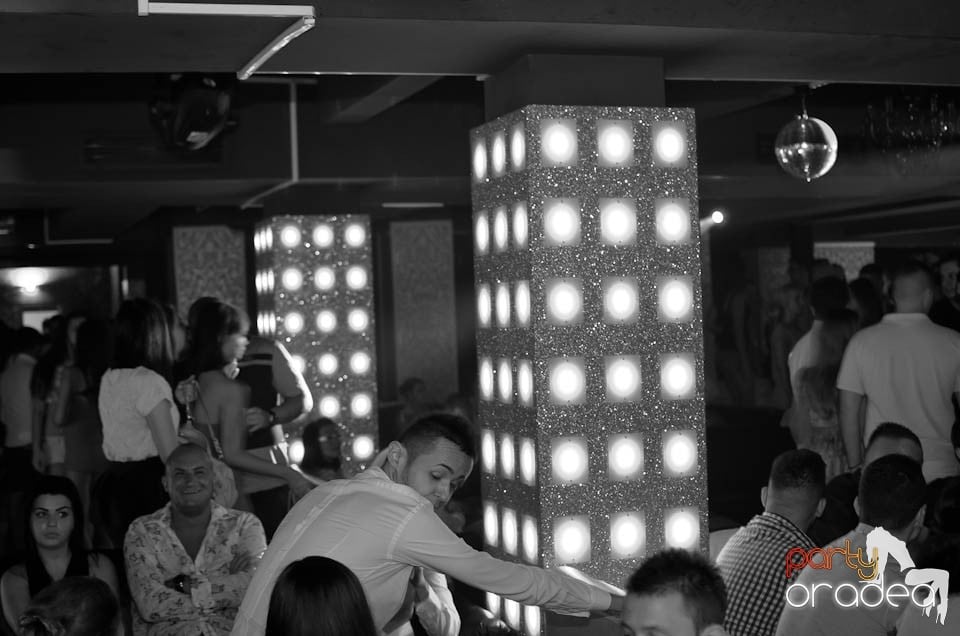 Chef şi veselie în Club Life, 