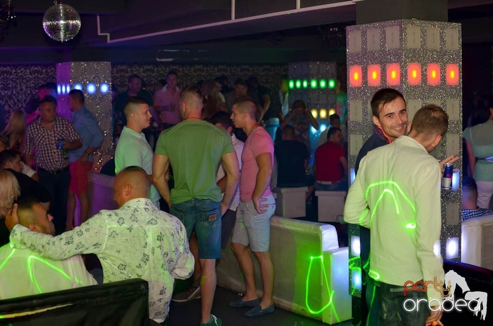 Chef şi veselie în Club Life, 