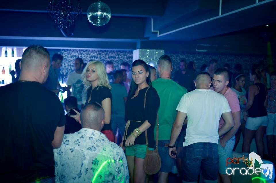 Chef şi veselie în Club Life, 