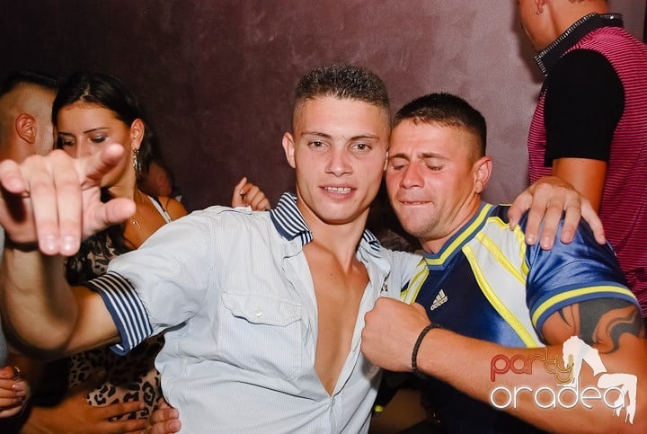 Chef şi veselie în Club Rio, 