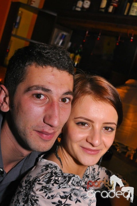 Chriss Ronson la butoane în Juice, Juice