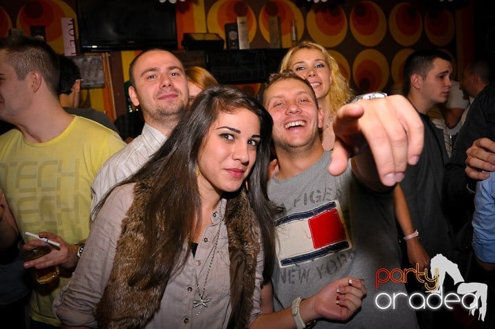 Chriss Ronson la butoane în Juice, Juice