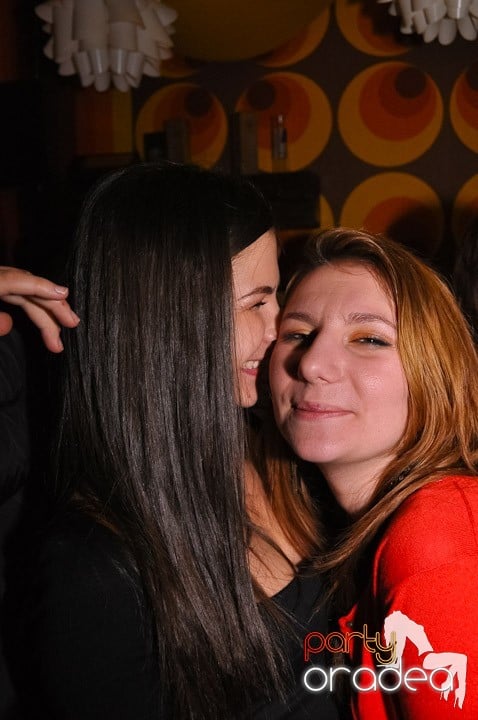 Chriss Ronson la butoane în Juice, Juice