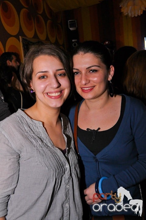 Chriss Ronson la butoane în Juice, Juice