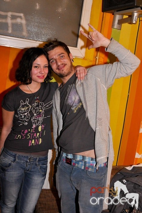 Chriss Ronson la butoane în Juice, Juice