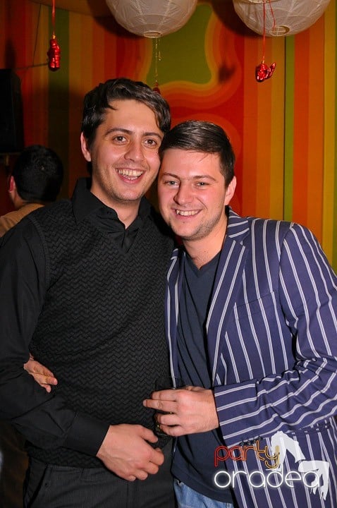 Chriss Ronson la butoane în Juice, Juice