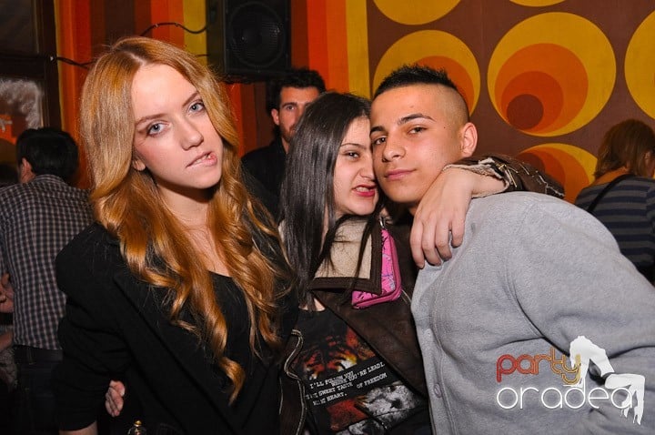 Chriss Ronson la butoane în Juice, Juice