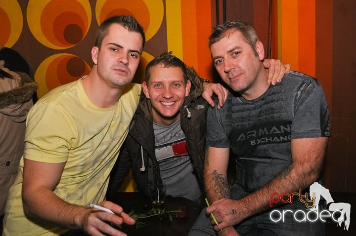 Chriss Ronson la butoane în Juice, Juice
