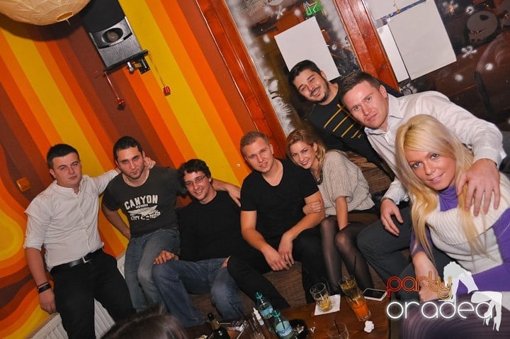 Chriss Ronson la butoane în Juice, Juice