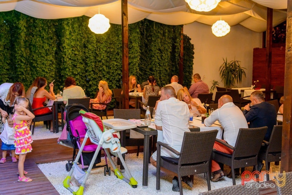 Chrom Warm-up Party, Vine Summer Garden & Grill