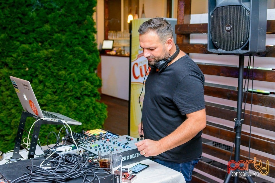 Chrom Warm-up Party, Vine Summer Garden & Grill