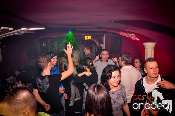 Club Atti's pe ringul de dans, 