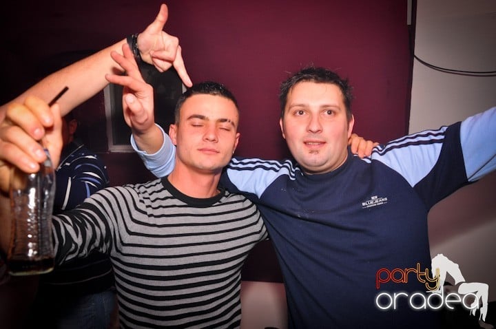 Club Atti's pe ringul de dans, 