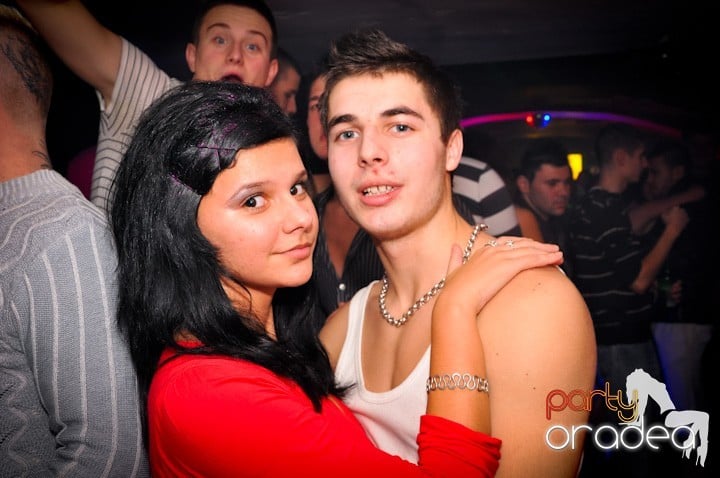 Club Atti's pe ringul de dans, 