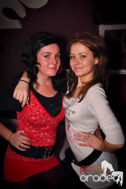 Club Atti's pe ringul de dans, 