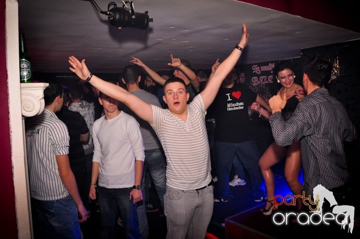 Club Atti's pe ringul de dans, 