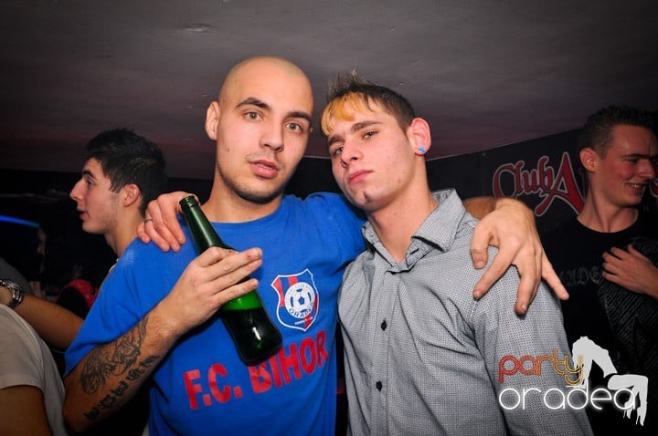 Club Atti's pe ringul de dans, 