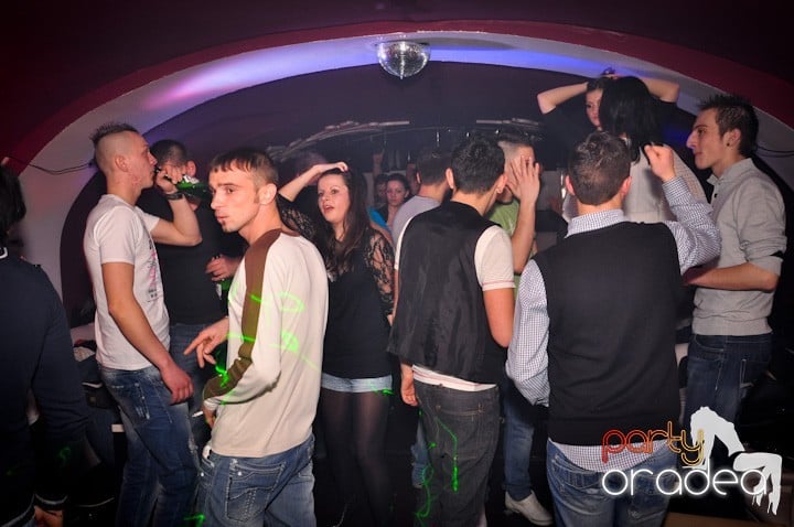 Club Atti's pe ringul de dans, 