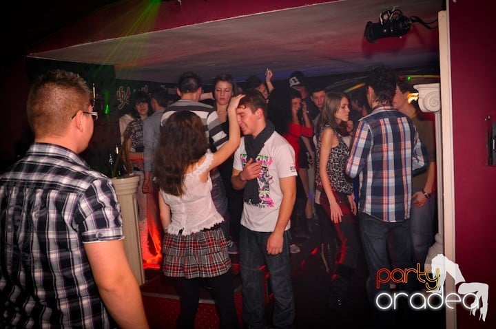 Club Atti's pe ringul de dans, 