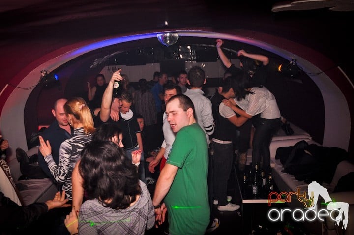 Club Atti's pe ringul de dans, 