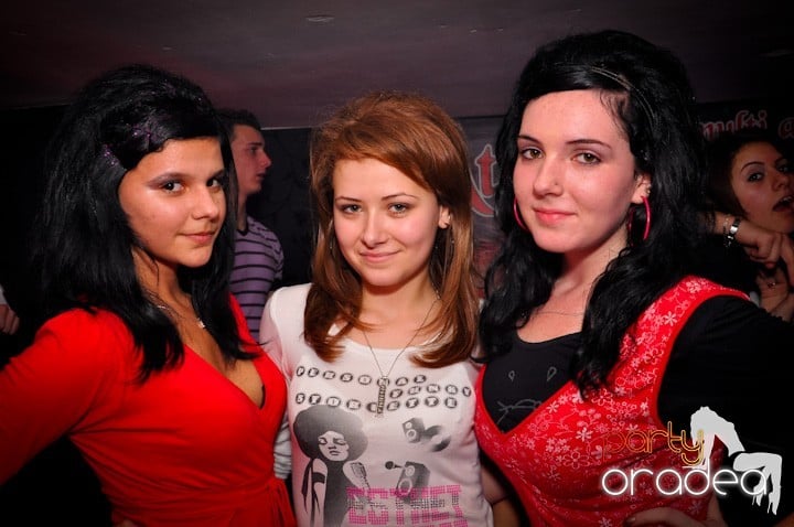 Club Atti's pe ringul de dans, 