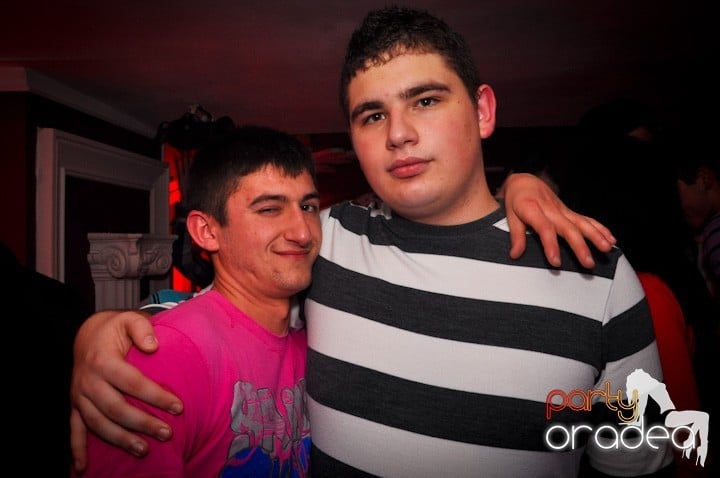 Club Atti's pe ringul de dans, 