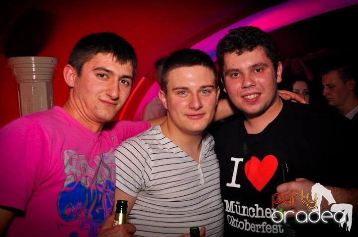 Club Atti's pe ringul de dans, 