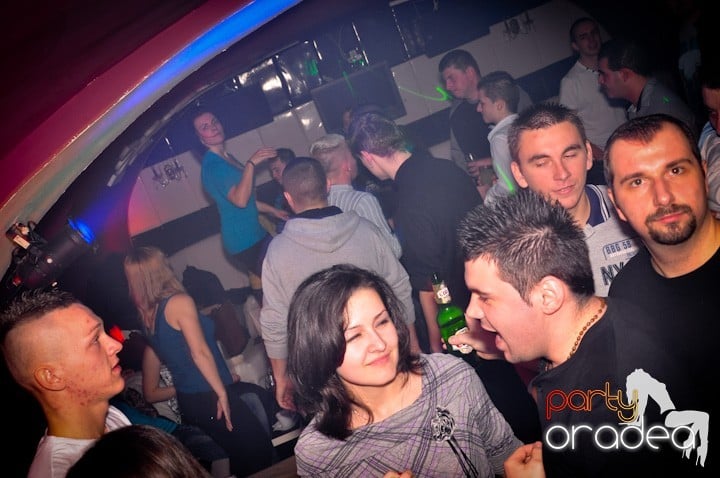 Club Atti's pe ringul de dans, 